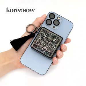Mother-of-Pearl Norigae Power Bank